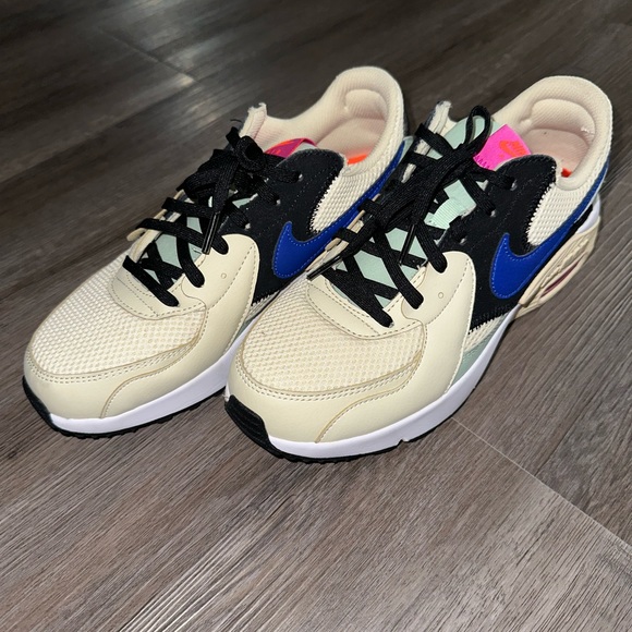 Nike Shoes - Nike Airmax